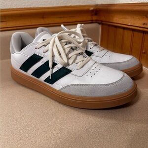 Adidas courtblock